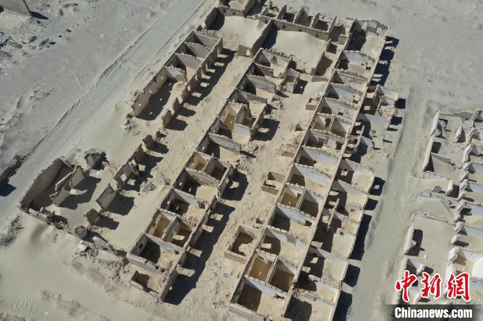 航拍青海省海西蒙古族藏族自治州茫崖市冷湖石油工業(yè)遺址保護(hù)區(qū)?！●R銘言 攝