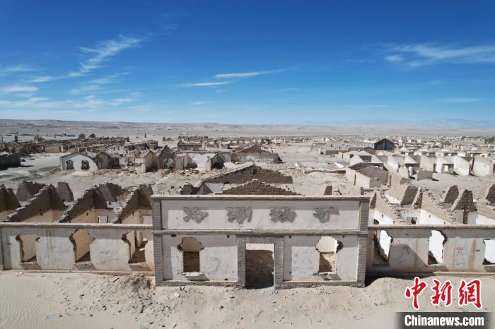 航拍青海省海西蒙古族藏族自治州茫崖市冷湖石油工業(yè)遺址保護(hù)區(qū)?！●R銘言 攝