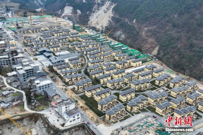 圖為2月1日，瀘定磨西鎮(zhèn)震后重建的安置小區(qū)。(無人機(jī)照片)<a target='_blank' href='/'><p  align=