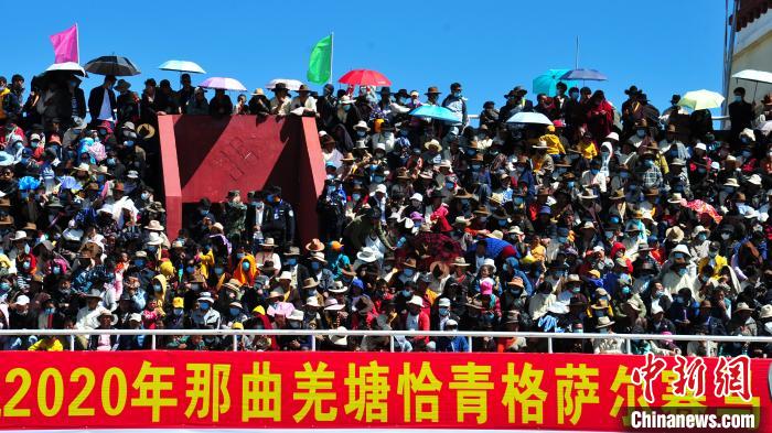 圖為當日的比賽吸引了眾多觀眾?！垈?攝