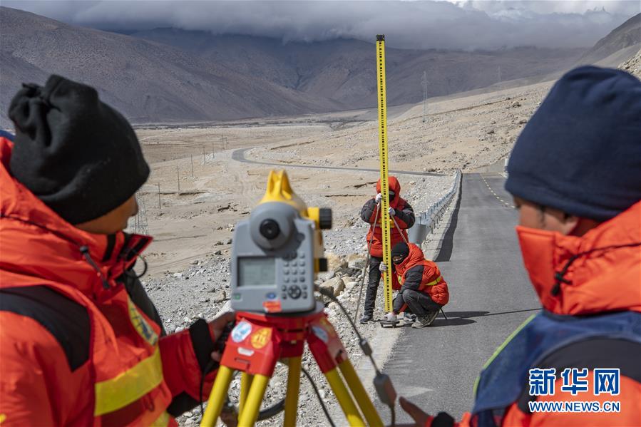 （新華全媒頭條·圖文互動(dòng)）（10）往更高處長(zhǎng)、往長(zhǎng)春北京方向移動(dòng)——來自海拔8848.86米的報(bào)告