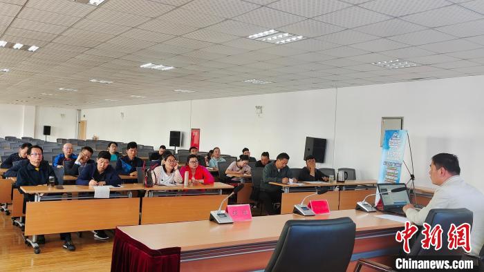 圖為培訓會現(xiàn)場。　貢桑拉姆 攝