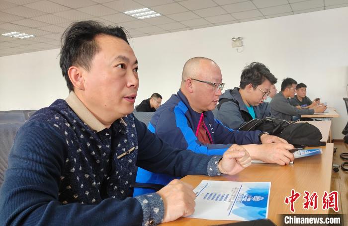 圖為培訓會現(xiàn)場?！∝暽＠?攝