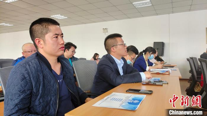 圖為培訓會現(xiàn)場?！∝暽＠?攝