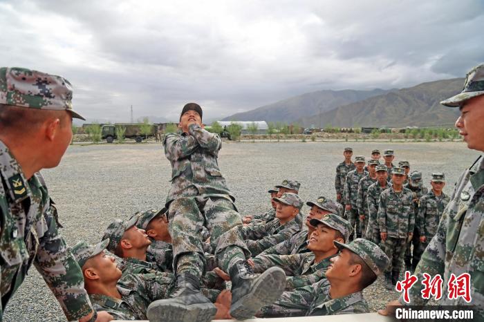 信任背摔?！《魏晡?攝