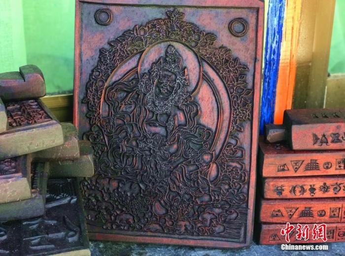 圖為普松雕刻技藝傳承人嘎瑪曲扎創(chuàng)作的雕刻作品。 <a target='_blank' ><p  align=