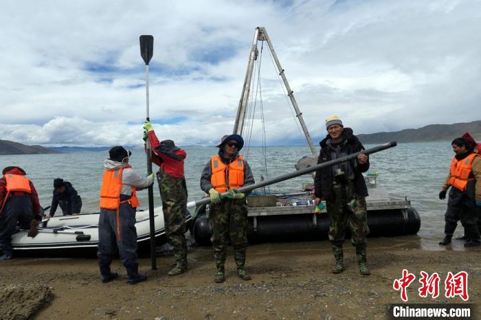 科考隊員從巴木錯采樣歸來。　<a target='_blank' ><p  align=