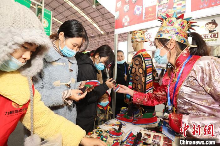 西藏瓊結(jié)赴襄陽(yáng)參加漢江流域農(nóng)業(yè)博覽會(huì)，農(nóng)特產(chǎn)品受青睞(資料圖) 湖北省援藏辦供圖