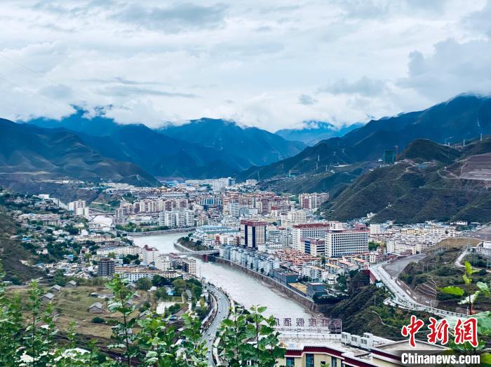 圖為“藏東明珠”昌都?！±罱瓕?攝