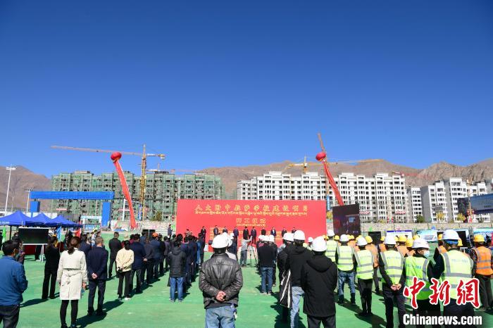 圖為人大附中拉薩學(xué)校開工奠基儀式現(xiàn)場?！∝暩聛硭?攝