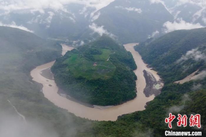 雅魯藏布江果果塘大拐彎。