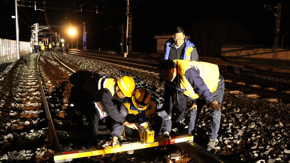 測量作業(yè)。祁國慶攝