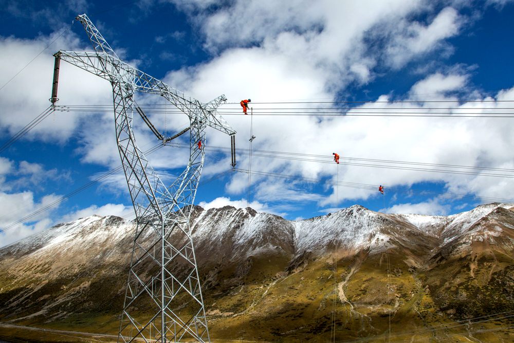 藏中聯(lián)網(wǎng)工程建設(shè)，銀線上的“舞者” 。盧忠東攝