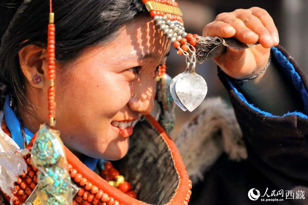 撩起“神秘面紗”。人民網(wǎng) 李海霞