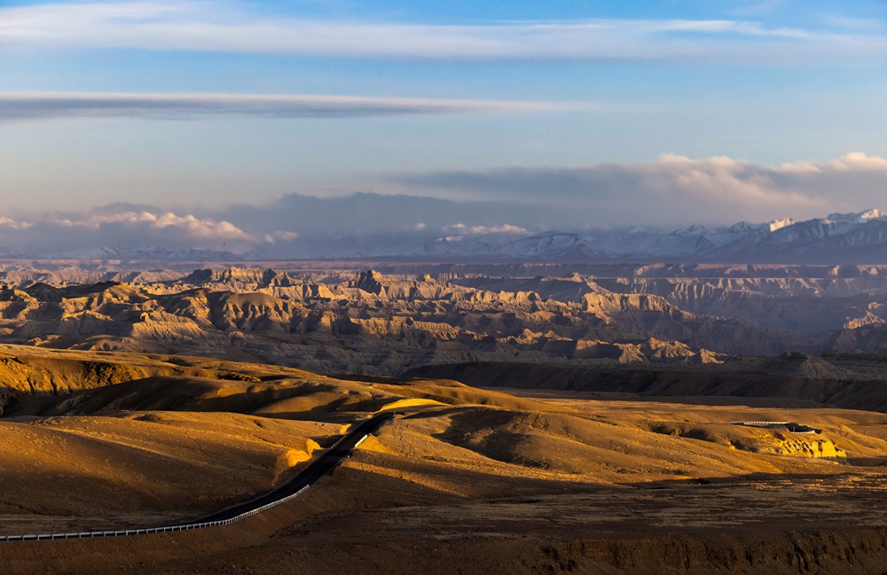 換個(gè)角度看土林。貢覺群培攝