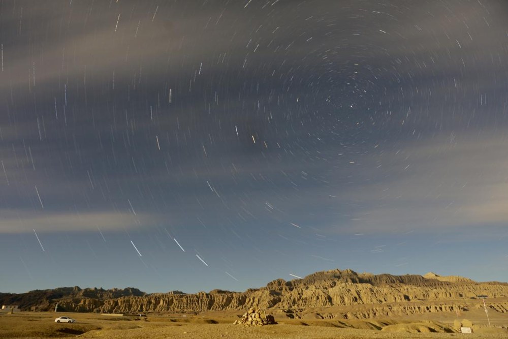 札達(dá)土林上空的星空。旦真次旦攝