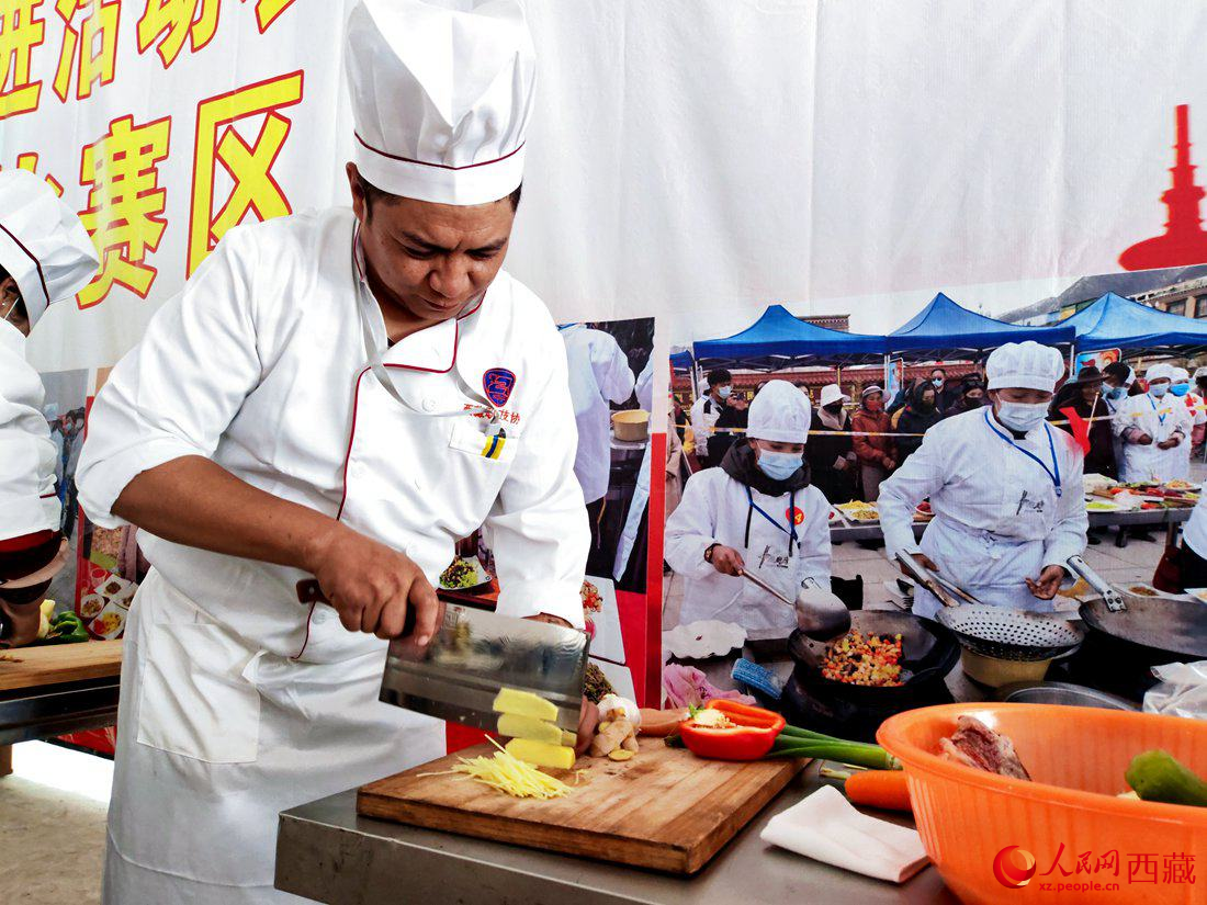 廚藝比拼現(xiàn)場(chǎng)。 人民網(wǎng) 李海霞攝