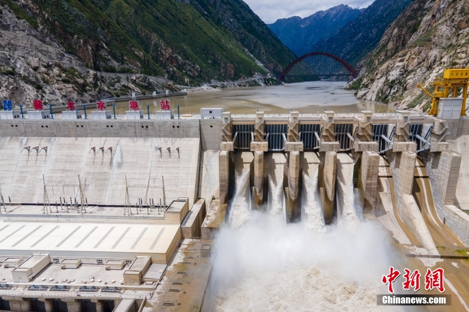 資料圖為2021年8月7日，西藏山南雅魯藏布江上的藏木水電站。（無人機(jī)畫面） <a target='_blank' href='/'><p  align=