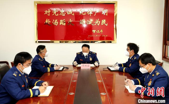 圖為西藏森林消防總隊(duì)在二十大開幕會(huì)結(jié)束后組織學(xué)習(xí)討論?！∥鞑厣窒揽傟?duì)供圖