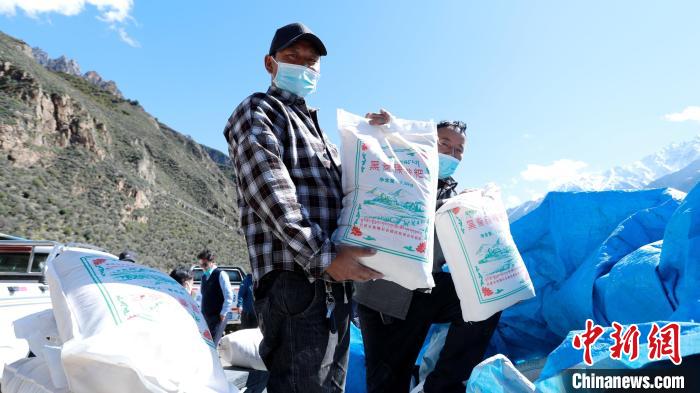 圖為合作社加工完成的優(yōu)質(zhì)糌粑?！〖卫杩h融媒體中心供圖