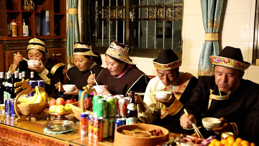 吃“古突”。