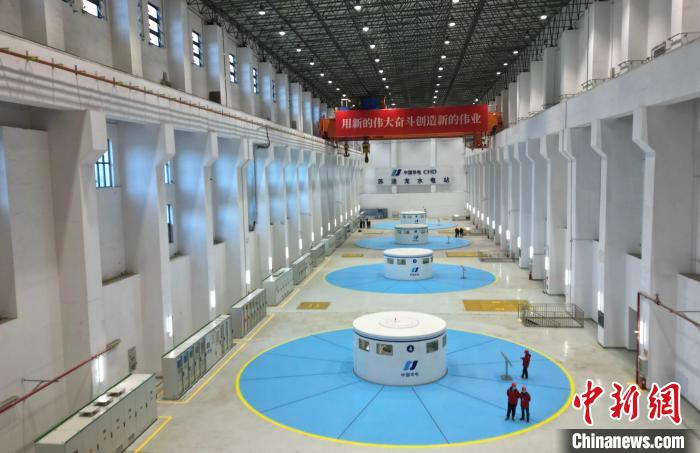 圖為水電站內(nèi)部?！⊥趵凇z