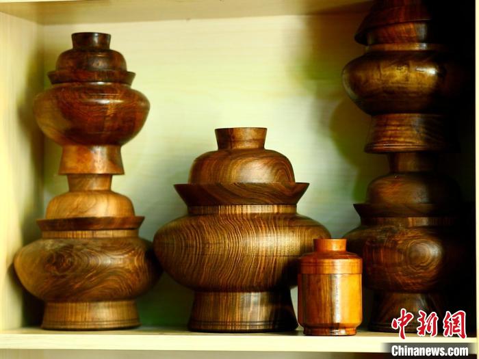 圖為各種木碗成品。　 鄧巴 　攝