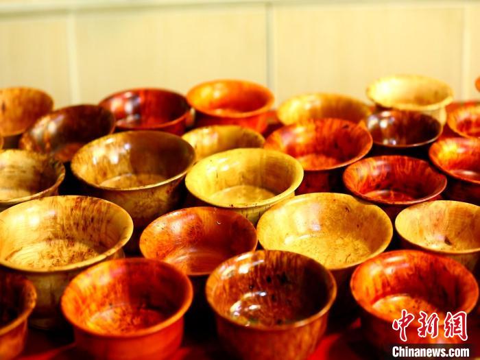 圖為木碗成品?！?鄧巴 　攝