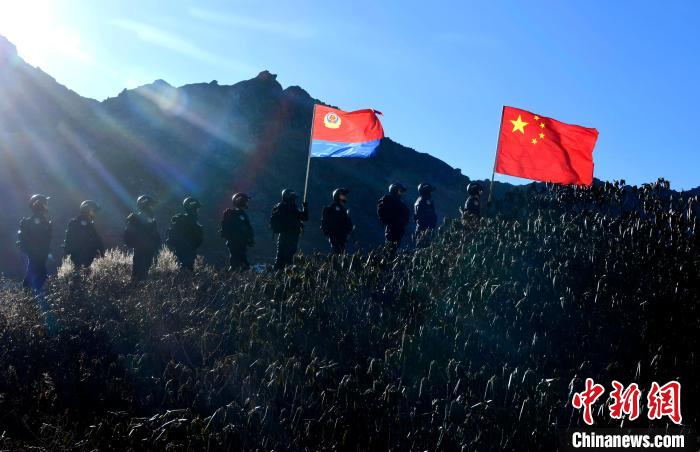 1月6日，移民警察正在乃堆拉巡邏?！±盍?攝