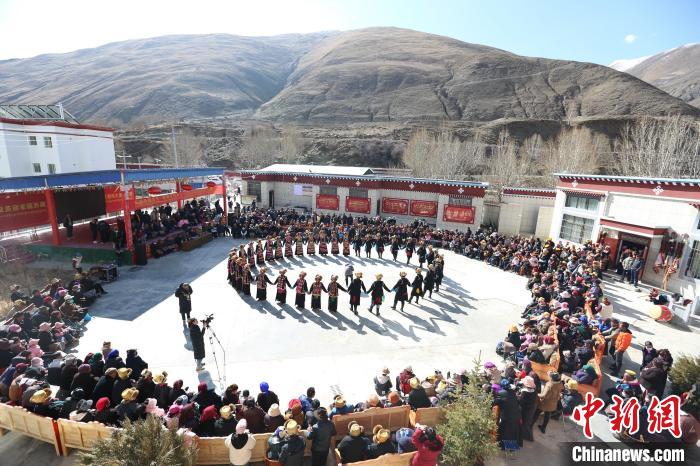 圖為匯報(bào)演出現(xiàn)場(chǎng)?！愔闈扇?攝