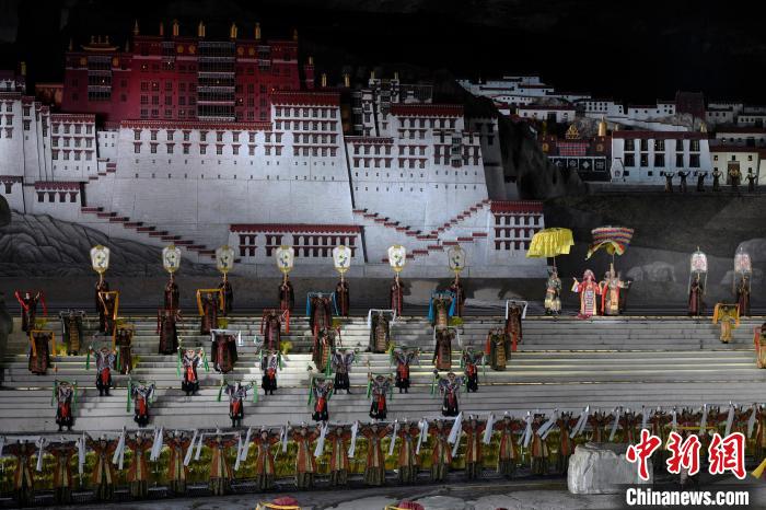 3月17日，西藏拉薩，《文成公主》大型史詩劇演出現(xiàn)場。　李林 攝