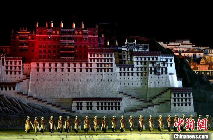 3月17日，西藏拉薩，《文成公主》大型史詩劇演出現(xiàn)場?！±盍?攝