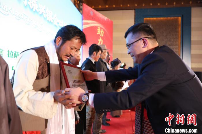 圖為拉薩市銀企對(duì)接洽談會(huì)現(xiàn)場(chǎng)。　格桑倫珠 攝