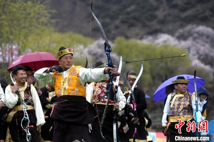 3月28日，選手參加響箭比賽?！±盍?攝