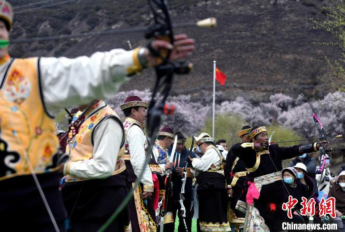 3月28日，選手參加響箭比賽?！±盍?攝