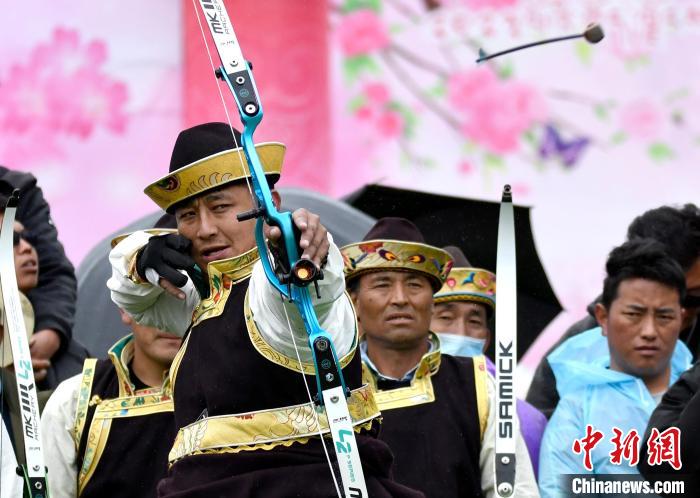 3月28日，選手參加響箭比賽?！±盍?攝