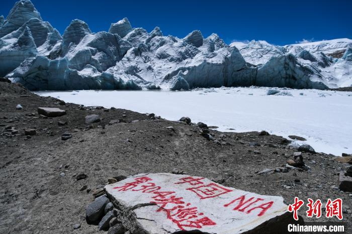 普瑪江塘邊境派出所民輔警巡邏標(biāo)記?！〗w波 攝