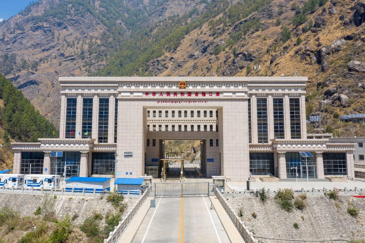 吉隆口岸航拍畫面。人民網(wǎng)記者 唐宋攝