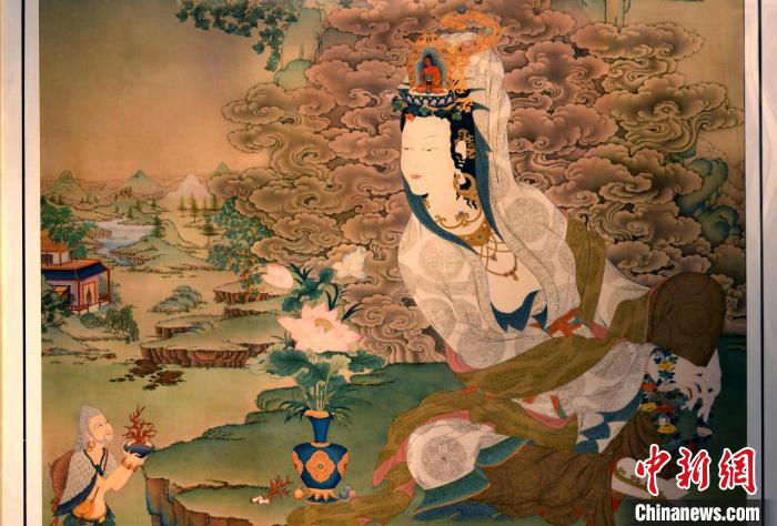 圖為5月16日，展覽中新創(chuàng)唐卡作品《靜息觀音》(局部)?！±盍?攝