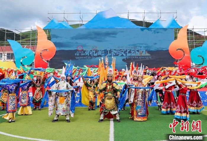 圖為西藏昌都市第九屆三江茶馬文化藝術(shù)節(jié)(芒康會場)開幕式現(xiàn)場?！〔际忻⒖悼h委宣傳部供圖