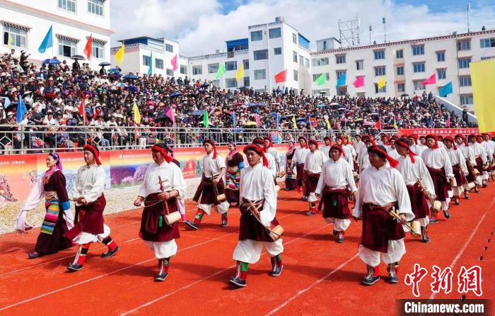 圖為西藏昌都市第九屆三江茶馬文化藝術(shù)節(jié)(芒康會場)開幕式現(xiàn)場?！〔际忻⒖悼h委宣傳部供圖