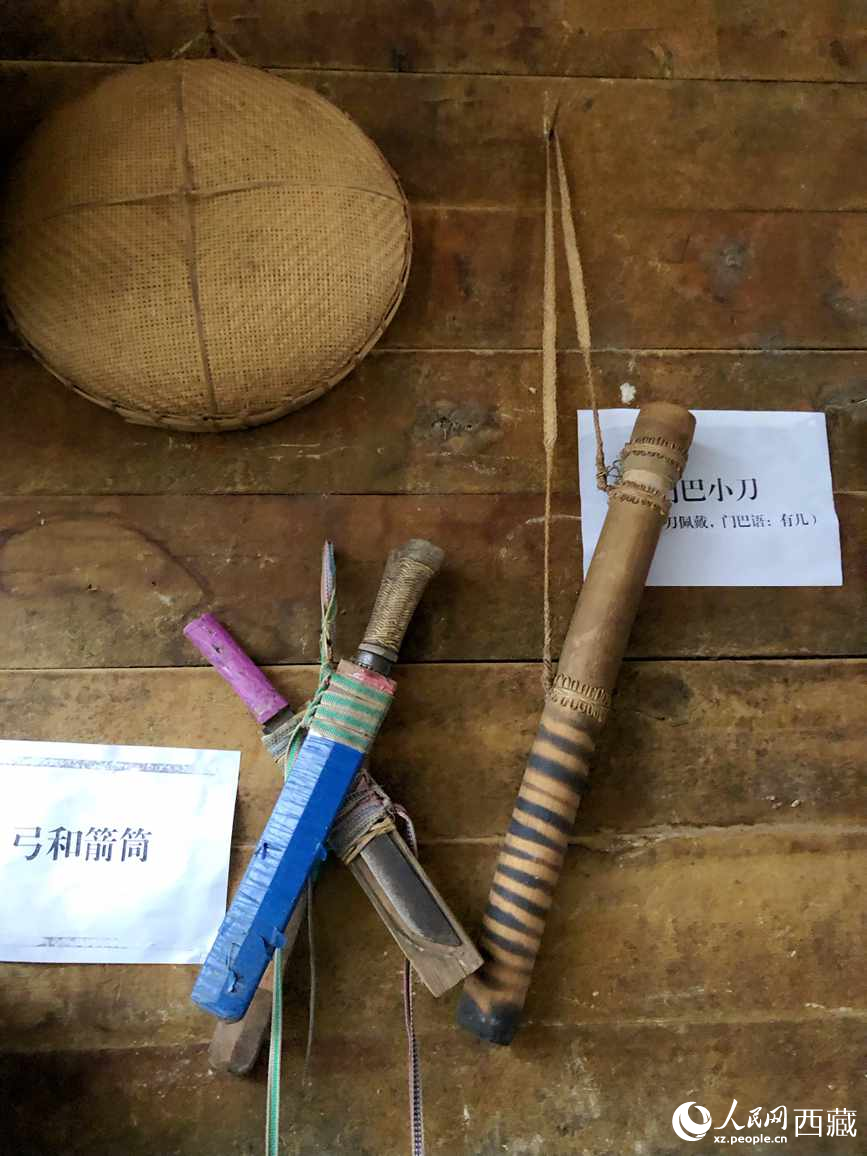 當(dāng)?shù)鬲?dú)具特色的藤竹工藝品。