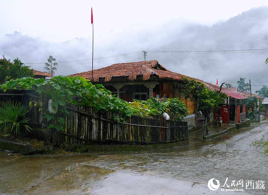 門巴族的特色庭院。
