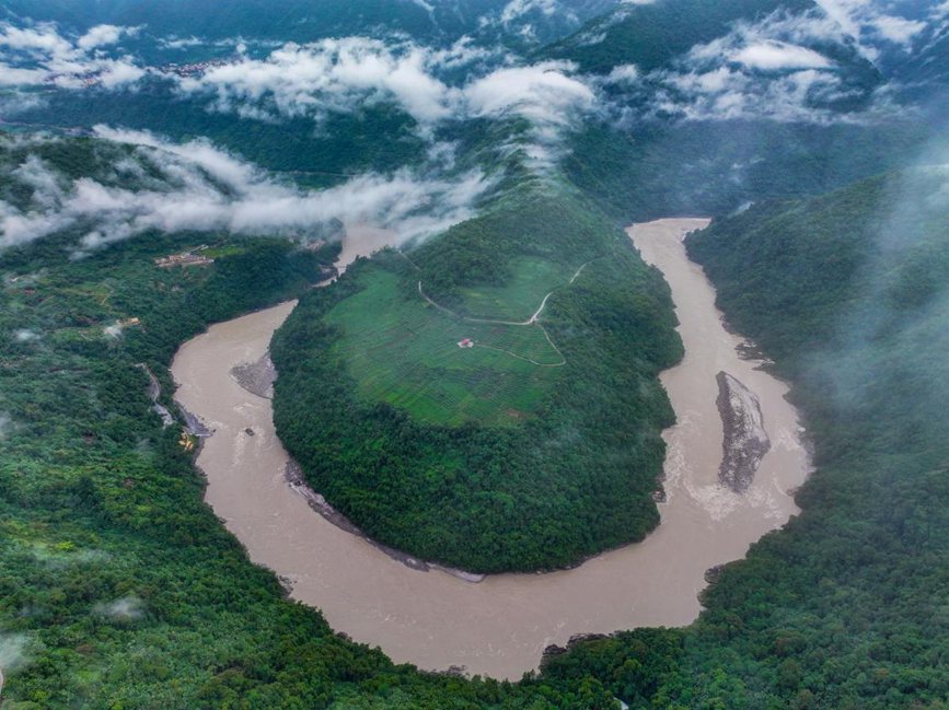 雅魯藏布江果果塘大拐彎。張澤坤攝