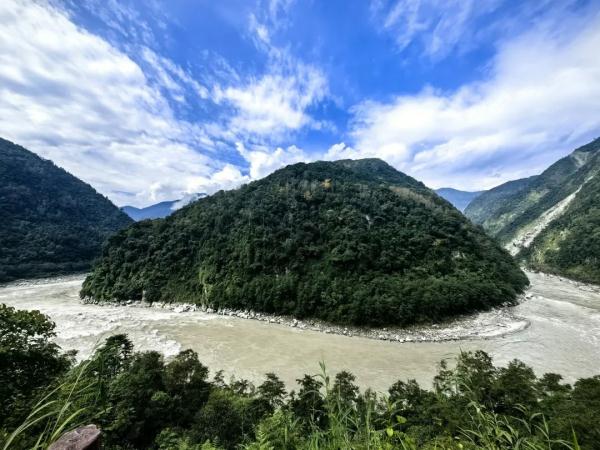 幾代建設(shè)者，歷經(jīng)半個(gè)多世紀(jì)完成！這是一條怎樣的公路？