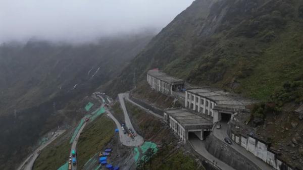 幾代建設(shè)者，歷經(jīng)半個(gè)多世紀(jì)完成！這是一條怎樣的公路？