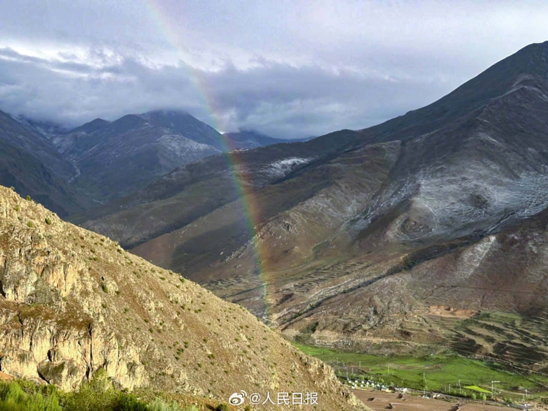 接好運(yùn)！青藏高原現(xiàn)巨大彩虹橋