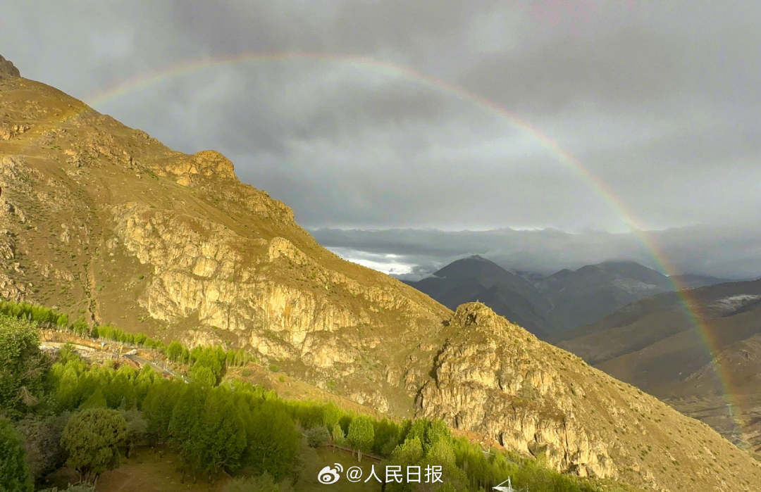 接好運(yùn)！青藏高原現(xiàn)巨大彩虹橋