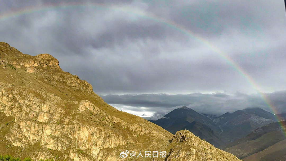 接好運(yùn)！青藏高原現(xiàn)巨大彩虹橋
