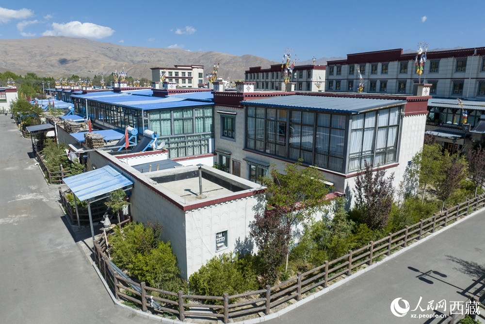 寬敞明亮的藏式民居。人民網(wǎng)記者 次仁羅布攝